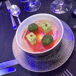 ホテルニューオータニ 東京 - 謎の光を放つクリスマスカラーのアミューズ