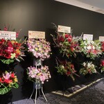 ホテルニューオータニ - 赤いお花が高騰するクリスマスシーズン