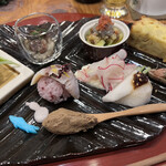 SAKANAYA - アジのすだち締めてまり寿司　手前はコーヒー風味の…なんだろう