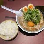 丸源ラーメン - ねぎ肉そば＋味玉、大盛り、白ご飯中