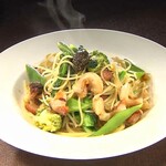 モン - 磯のサザエと彩り野菜のスパゲッティ