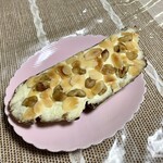 メゾン ムラタ - ライ麦セーグル アーモンド・くるみ・クリームチーズ ¥240