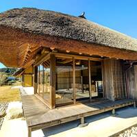 伊勢宮川の里 鄙茅 - 茅葺きの建物が魅力的