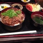 京ホルモン 蔵 - ランチ 牛飯定食 880円