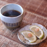 瓦そば と 珈琲と シガ食堂 - 温かいつゆ、レモン、もみじおろし☆