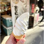 横浜大飯店 - 杏仁ソフトクリーム 380円