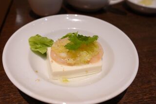 京鼎樓 - 前菜　お豆腐にエビがのったもの