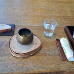 Takibi Dainingu Kafe Haruranna - 最初にスープとパンが出ます。