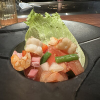 Wolfgang's Steakhouse Teppan - シグネチャーサラダ(エビとベーコン乗せ)