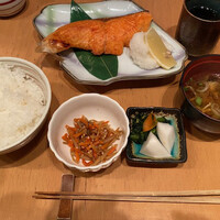 伊豆の旬 やんも 南青山店 - 焼鮭定食