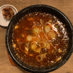 焼売酒坊 多福 - ランチメニュー 石焼麻婆豆腐¥950(ご飯とスープは取り放題・揚げ焼売1コ・サラダ1皿・漬物1皿)