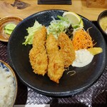 Osakanaya Yoshino - 広島産 牡蠣フライ定食 980円 ♪