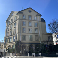BISTRO FAVORI 代官山 - オシャレな街代官山でも目立つ建物です。