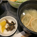 海鮮和食 仲々 - 味噌汁と漬物