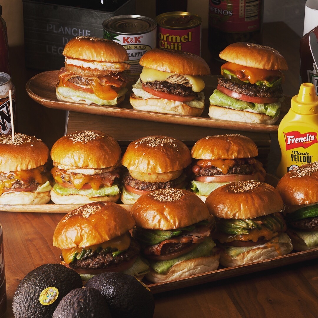 REDS' BURGER DINER