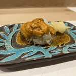 うを徳 - 根室の紫雲丹にぎり