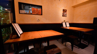Nikunokuni - ギャラリーがみられるテーブル席