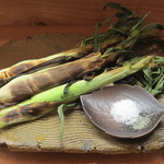 貴馳走坊 あ・うん - とうもろこしの炭火焼き