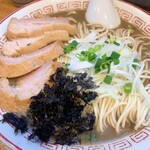 煮干中華そば専門 煮干丸 - 麺に焼豚、セメント系濃厚煮干しスープ！