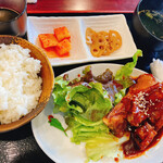 ホルモン鉄板焼 とんどん亭 - ヤンニョン味のスペアリブ美味い！