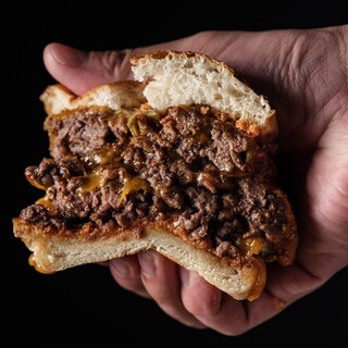 Wagyu beef Hamburger made by Yakiniku (Grilled meat) House Daishogun, which has been in business for 35 years.