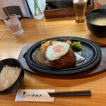 洋食のグルメ - ハンバーグデミグラスソース(目玉焼き付き)(950円)