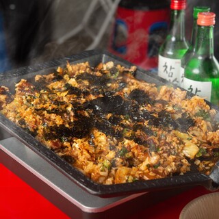 韓国風の石焼チャーハン「ポックンパセット」