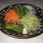 瀬里奈 - 　石焼しゃぶのお肉に包んで食べる野菜です。