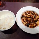 中国料理 神戸壺中天 - 麻婆豆腐と白ご飯