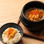 Earthenware pot rice cooked with sea urchin and salmon roe