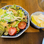 Hakata Motsunabe Tajimaya - サラダに漬物