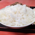 Chuukaryouri Kiraku - 他店の大盛かそれ以上のライス
                米が艶々で美味かった