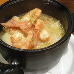 ミニヨンTOKYO - 蓋を取ると海老と野菜のダッチオーブン焼