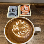 Turret Coffee - いつものラテと9周年の記念のステッカー