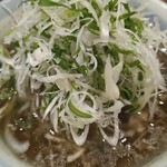 もつ焼とテール デンスケ - テールスープ。ネギは沈めて頂きます