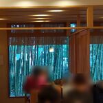 いぐさ - 内観3：窓越しの竹林