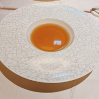 SAMURAI dos Premium Steak House 八重洲鉄鋼ビル店 - こだわりの濃厚ビーフコンソメスープ。12時間かけて仕上げたそうです。見た目が少しもの寂しい。