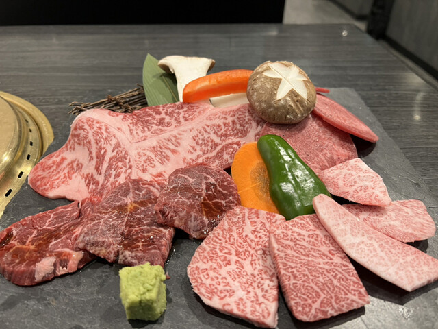 ばぁとん 馬刺しと豚料理とお酒 Dining Bar BATONのご予約 - 京橋/ダイニング