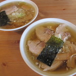 日光軒 - 手前は「チャーシューメン」