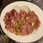 Yakiniku Hausu Achako - ミックスのセット肉