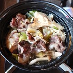 Irori No Ajiwai Gotoku - 今回は初めてお店で熊肉を食べてみたけれど
      臭みは全然判らなくて
      噛みごたえのある牛肉の様な味わいだった。
      
      食べ終わったとき冷え切った体はポッカポカになってた(^_^;)