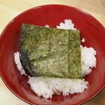 ラーメン 三亀 - ご飯に海苔