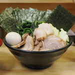 ラーメン 三亀 - 特三亀ラーメン＋キャベツ