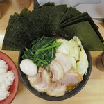 ラーメン 三亀 - 特三亀ラーメン＋キャベツ