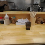 ラーメン 三亀 - 卓上