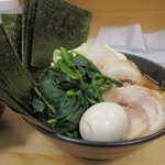 ラーメン 三亀 - 左から