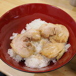 ラーメン 三亀 - ご飯にチャーシュー