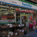 ラーメン 三亀 - 野菜を売っているファミリーマート鈴木石川町店