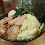 ラーメン 三亀 - 右から