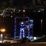 ラーメン 三亀 - おまけ：不気味な夜のガンダム